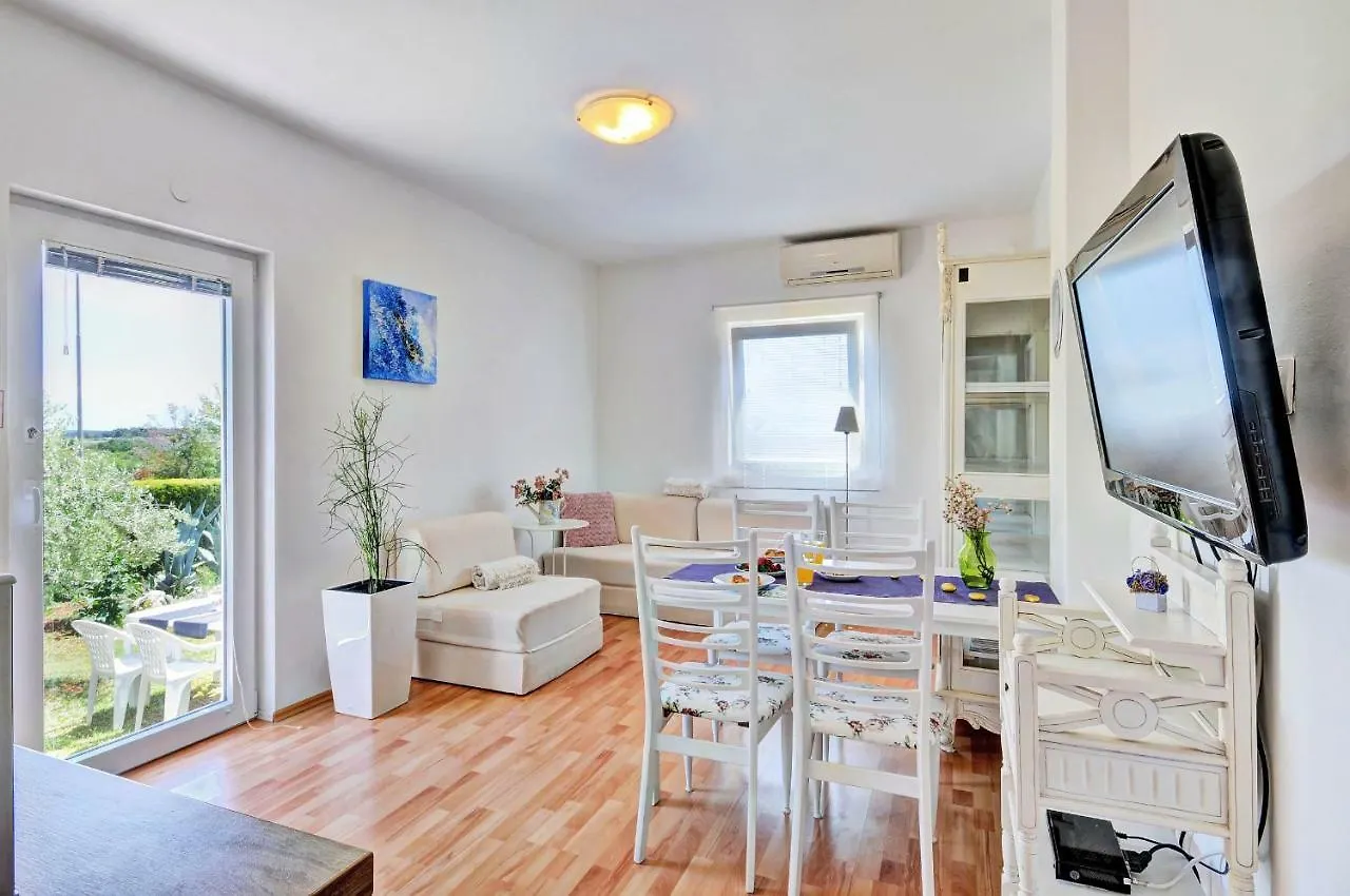 Apartments Lila Novigrad Croatia