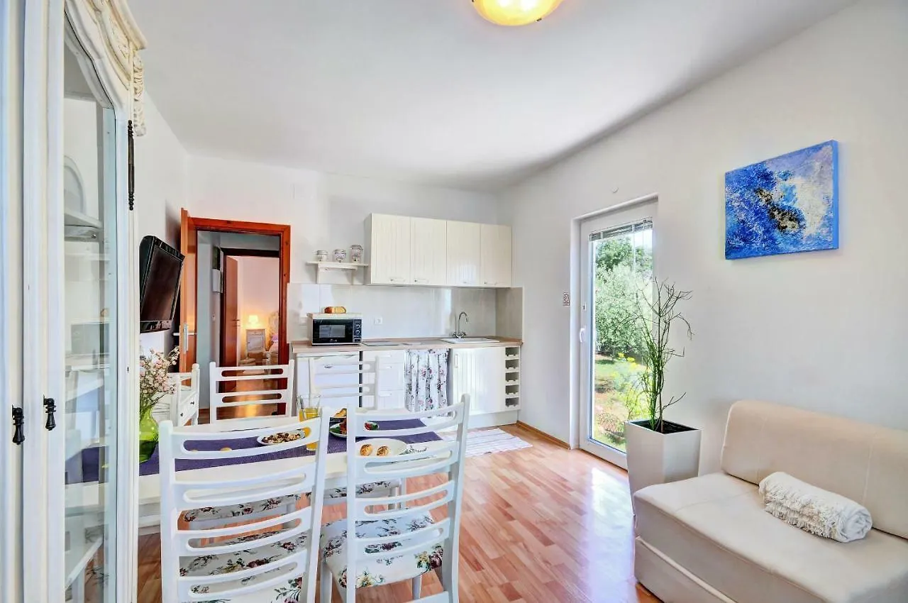 Apartments Lila Novigrad