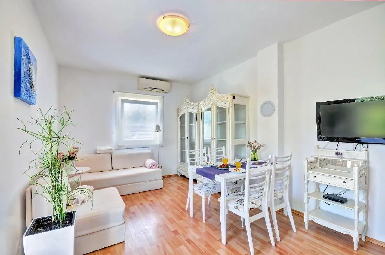 Apartments Lila Novigrad Croatia