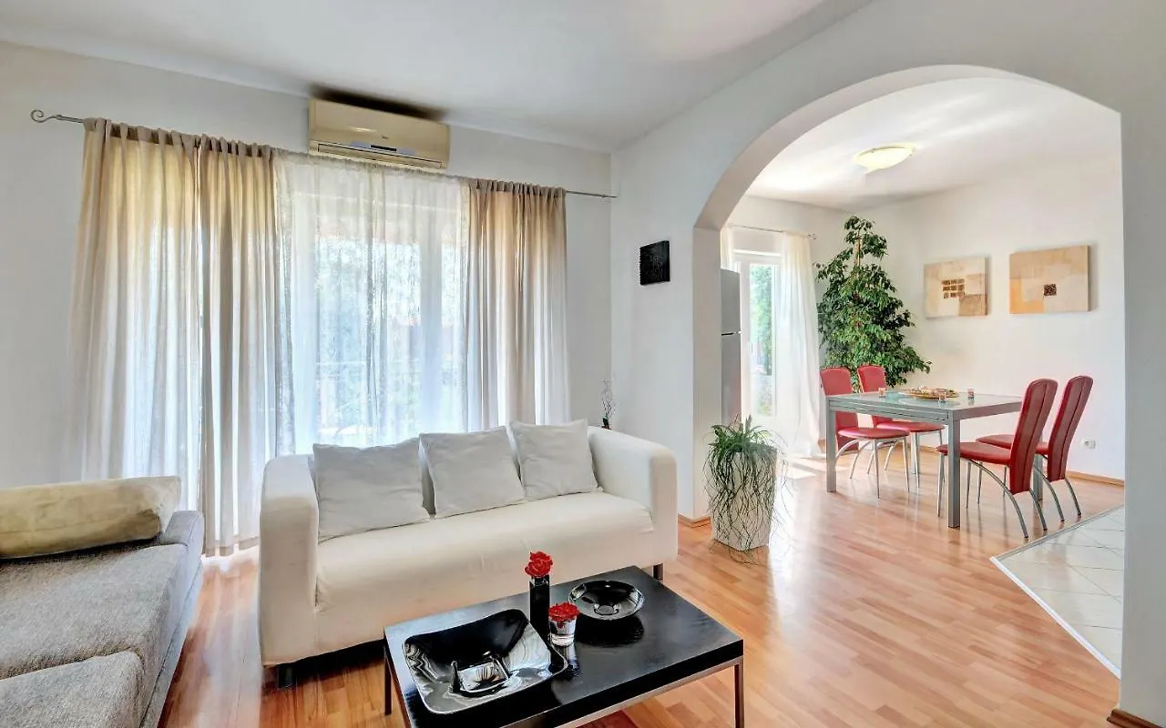 Apartments Lila Novigrad