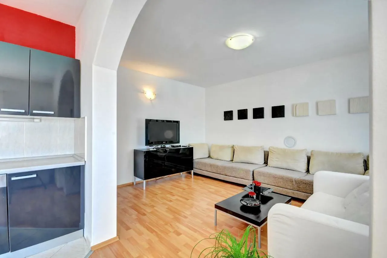 Apartments Lila Novigrad