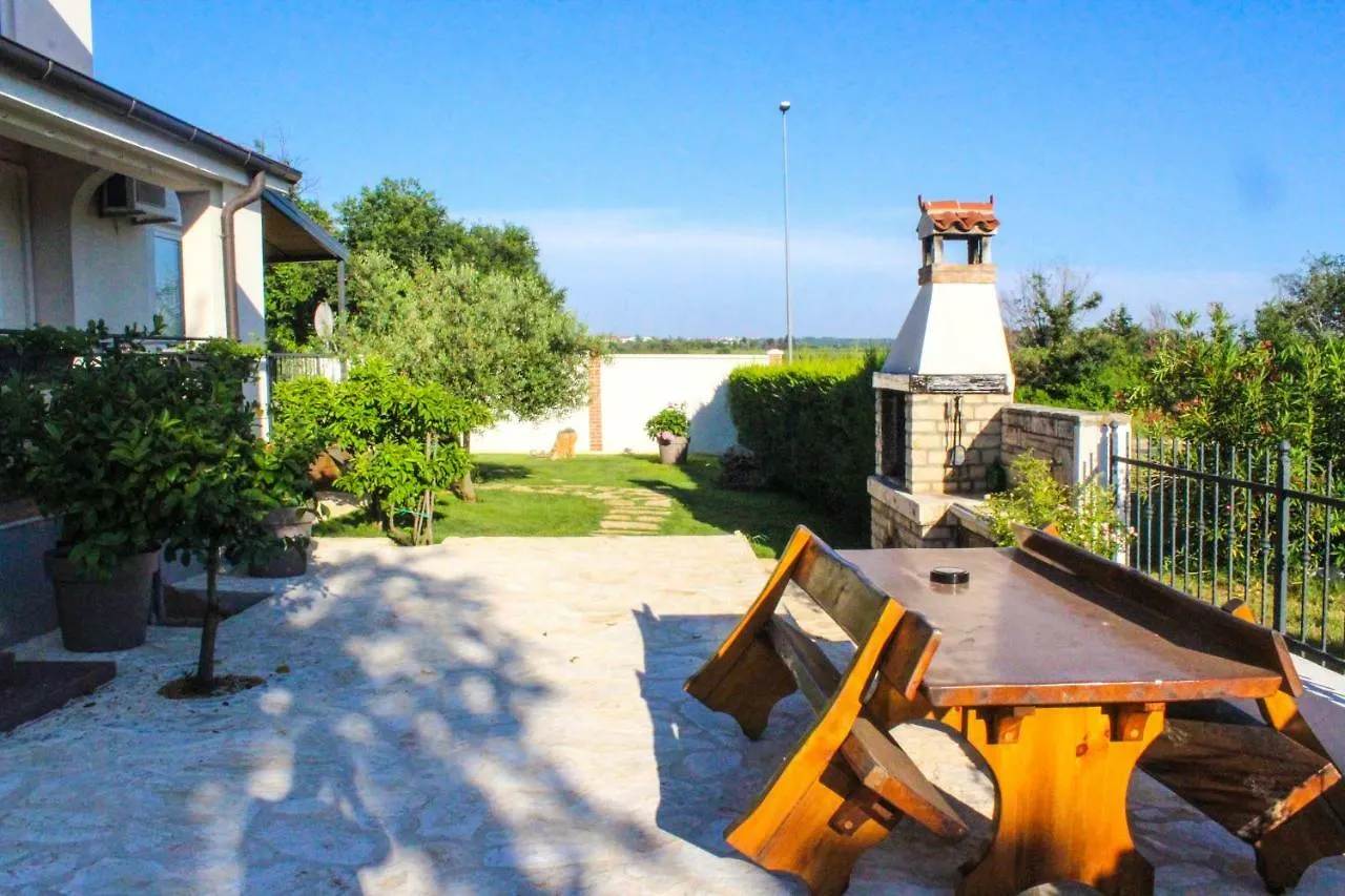 Apartments Lila Novigrad