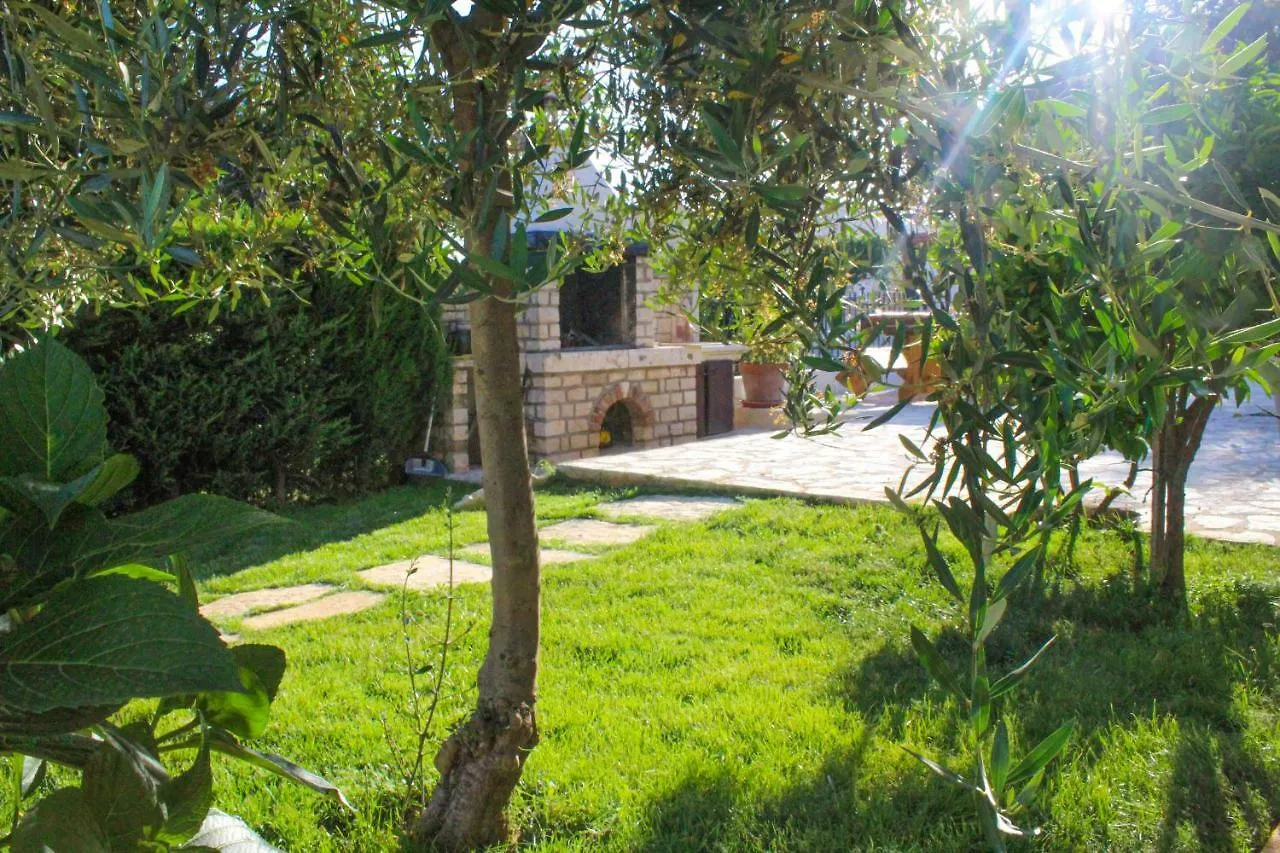 Apartments Lila Novigrad 0*, Novigrad (Istria)