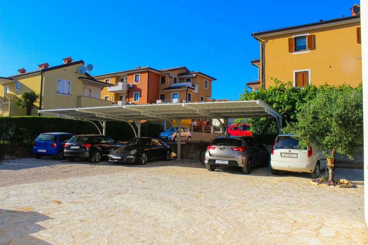 Apartments Lila Novigrad