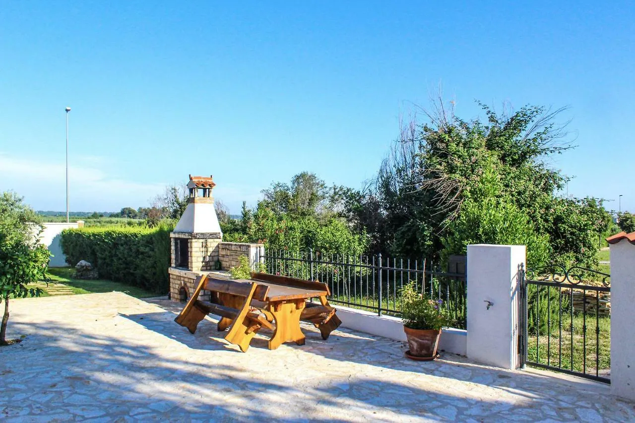 Apartments Lila Novigrad